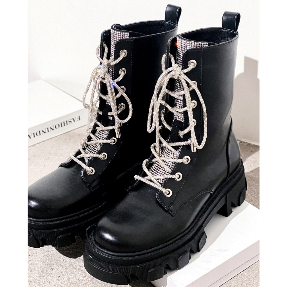 𝙉𝙀𝙒 𝙄𝙉🖤🎥Diamond Lace-Up Boot - Black